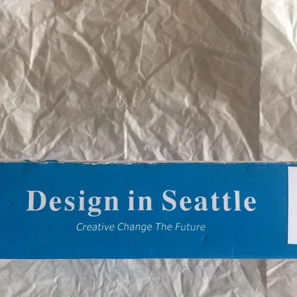 Paper Towel Holder With Wall Mount New - Picture 6 of 7